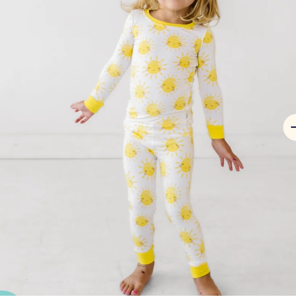 Little Sleepies sun print two piece pajama set. 2T